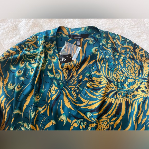 White House Black Market Top. - Picture 7 of 8